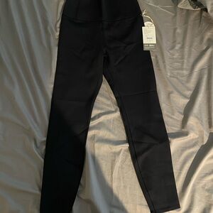 Vuori women’s  Black High-Waisted Leggings - size medium